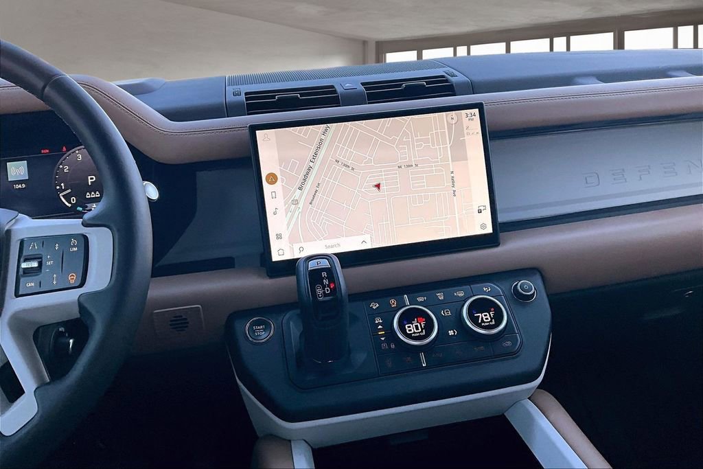 Used 2025 Land Rover Defender 110 X-Dynamic SE image 6