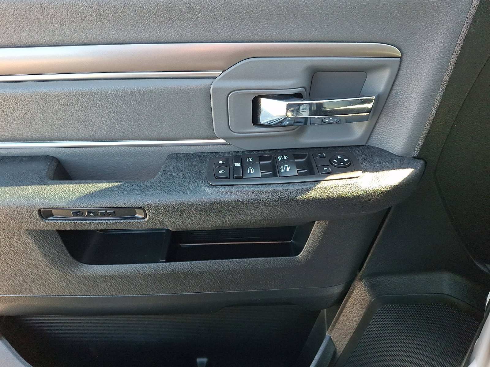 Used 2024 RAM 1500 Classic SLT AWD/4WD image 12