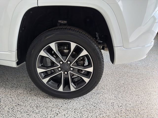 Used 2023 Jeep Grand Cherokee Overland w/ Adv Protech Group III image 36