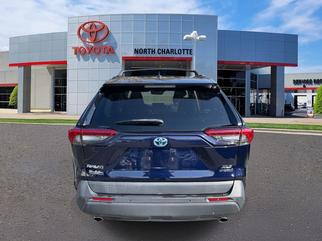 Used 2021 Toyota RAV4 XLE Premium image 9