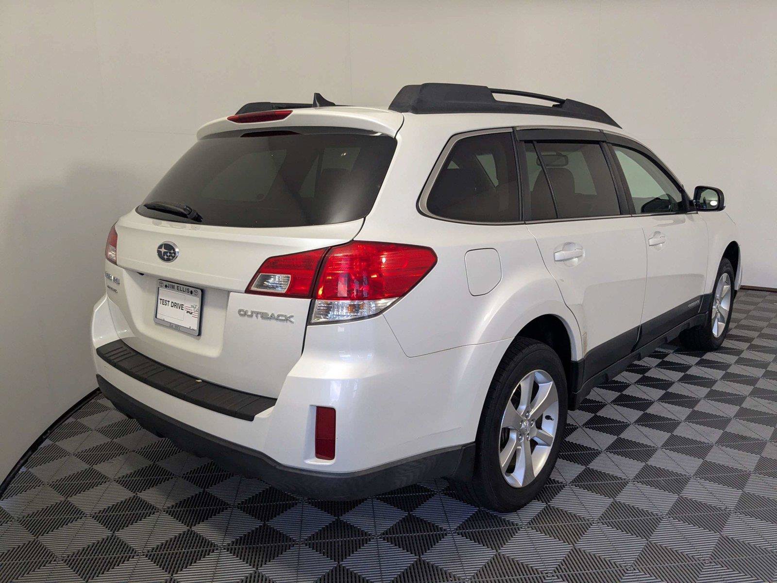 Used 2014 Subaru Outback 2.5i Limited AWD/4WD image 6
