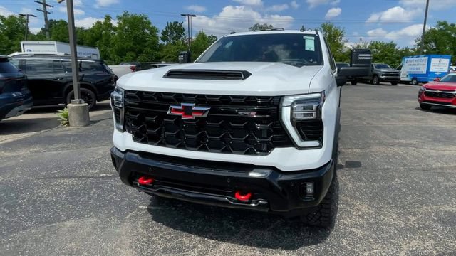 New 2026 Chevrolet Silverado 2500 ZR2 w/ LPO, Dark Essentials Package AWD/4WD image 5