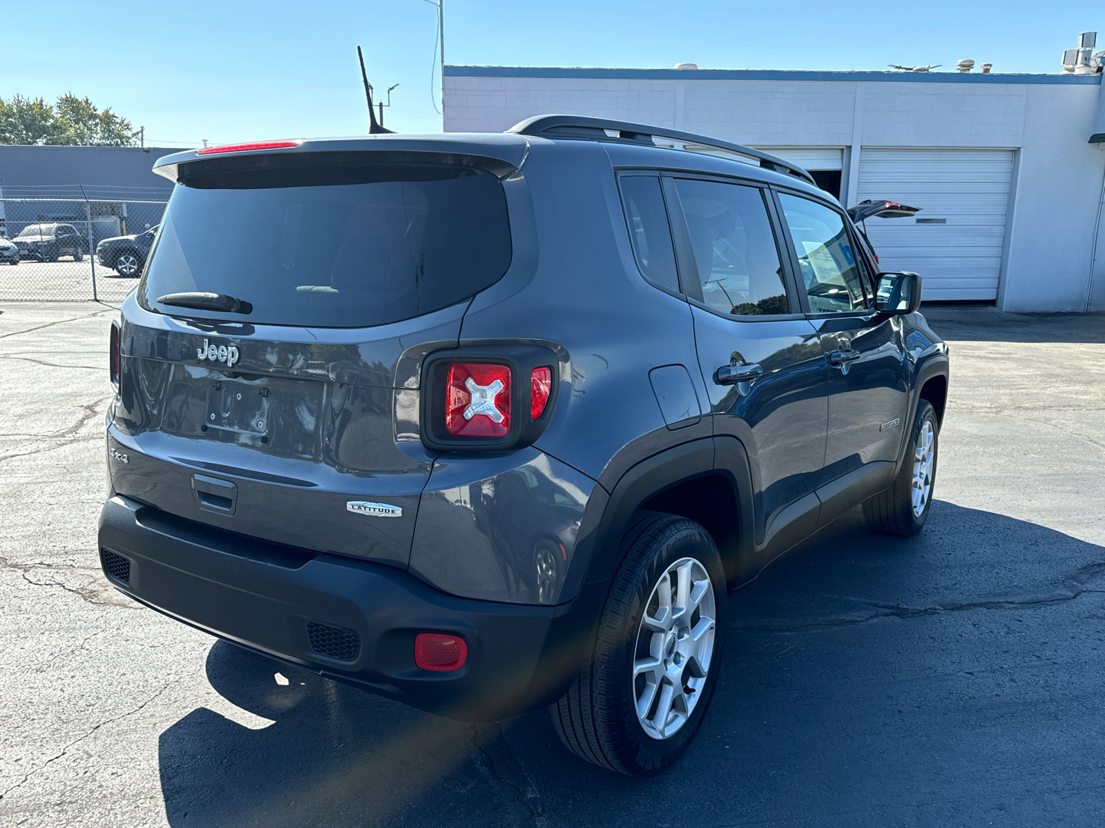 Used 2022 Jeep Renegade Latitude AWD/4WD image 5