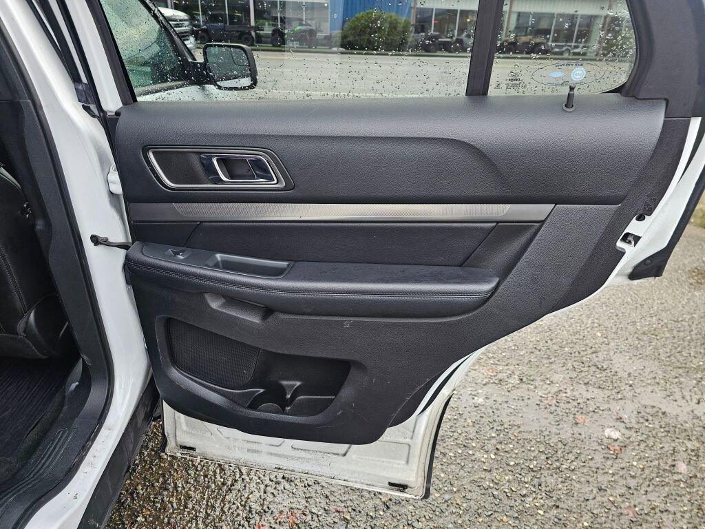 Used 2018 Ford Explorer XLT w/ Equipment Group 202A image 14