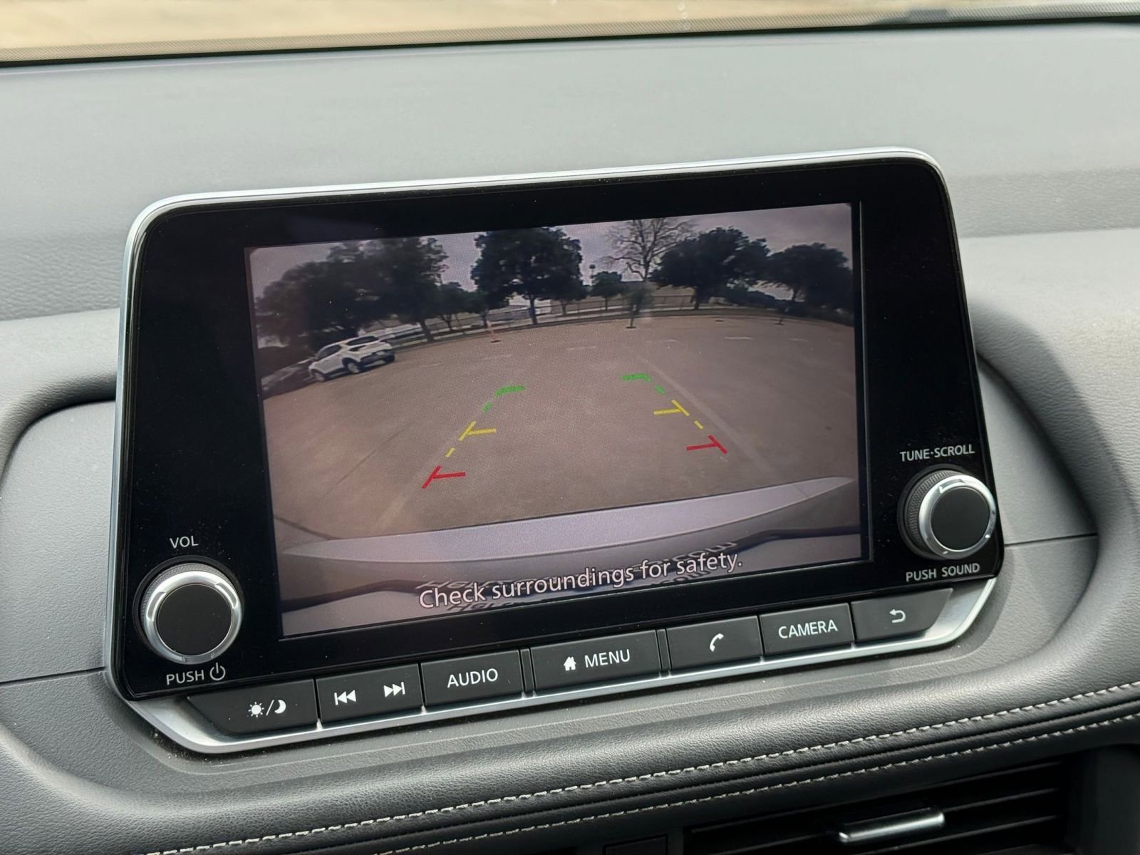 Used 2025 Nissan Rogue SV FWD image 25