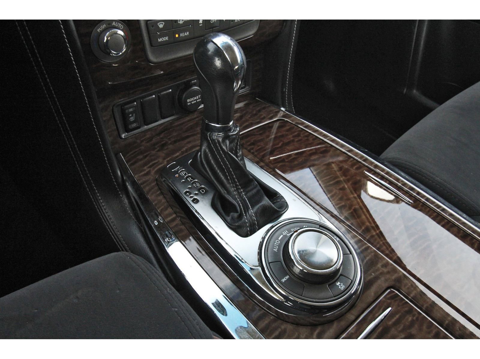 Used 2017 Nissan Armada SV image 29