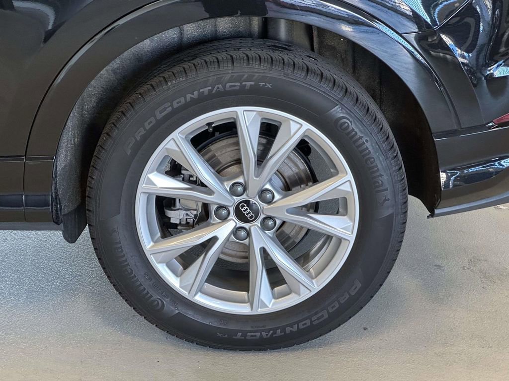 Used 2025 Audi Q3 2.0T Premium w/ Convenience Package AWD/4WD image 9