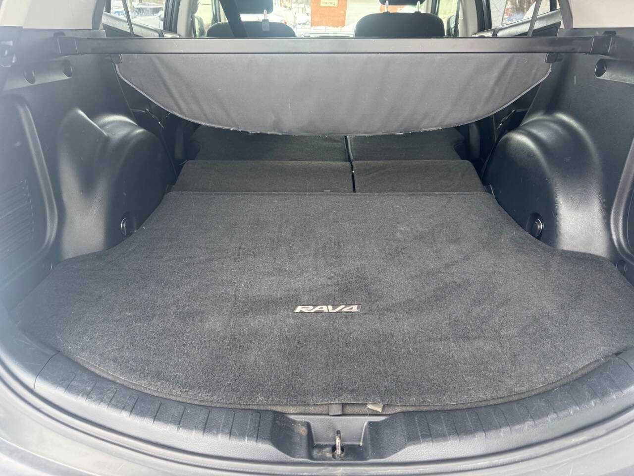 Used 2015 Toyota RAV4 LE image 16