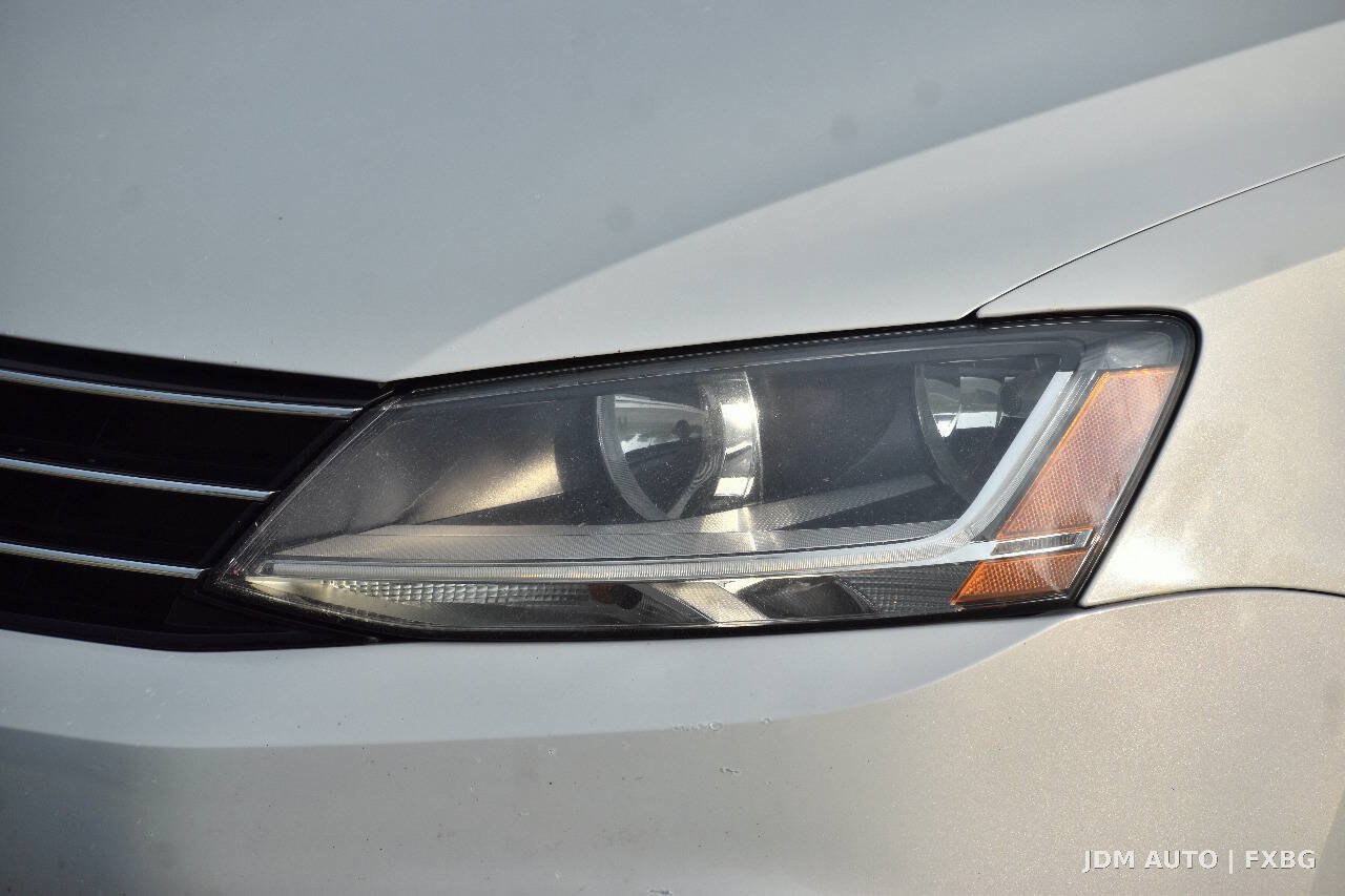 Used 2017 Volkswagen Jetta SE FWD image 38