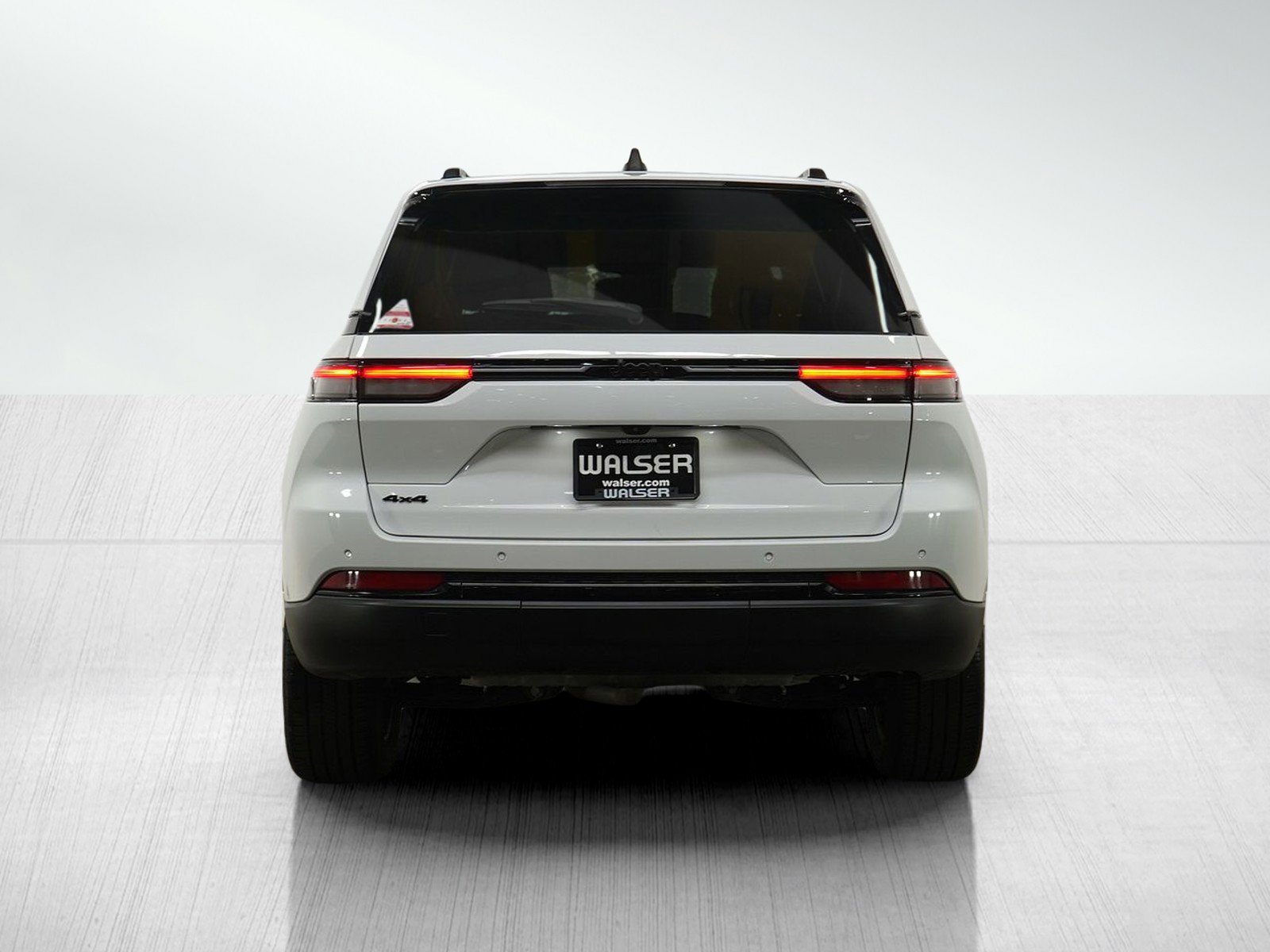 Used 2023 Jeep Grand Cherokee Altitude image 5