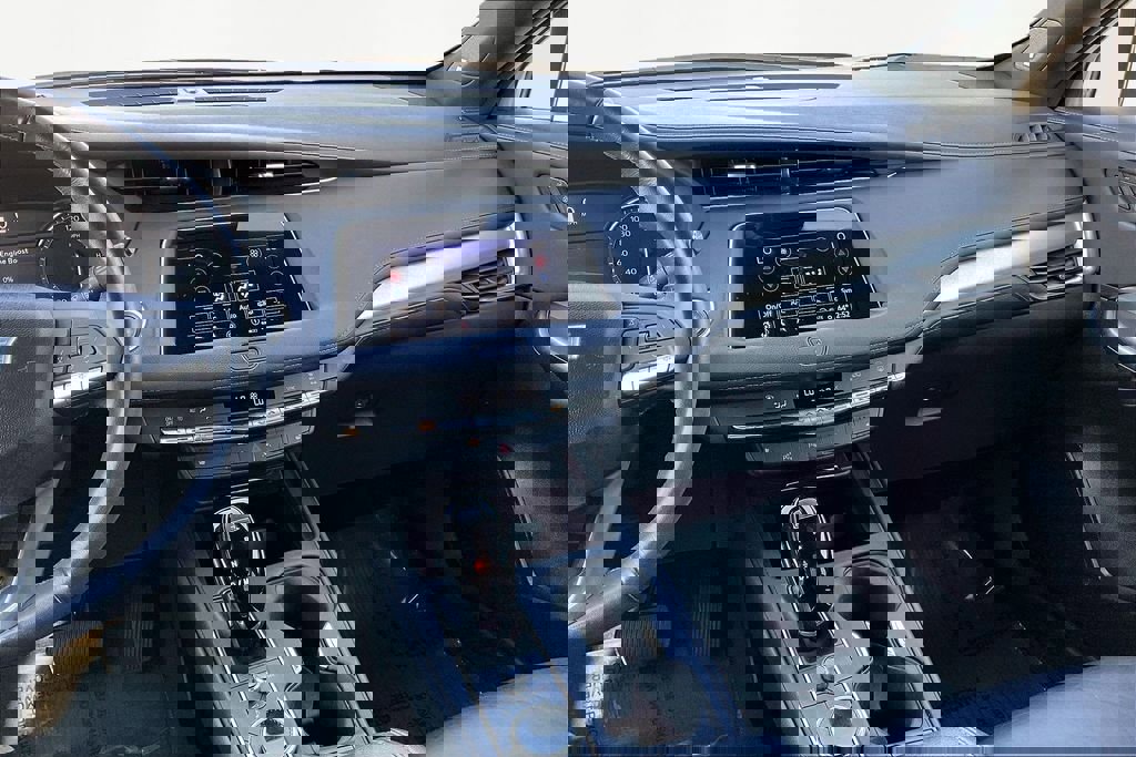 Used 2022 Cadillac XT4 Premium Luxury w/ Enhanced Visibility Package image 6