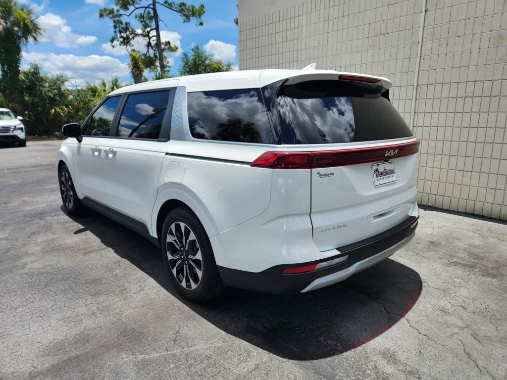 Used 2024 Kia Carnival EX FWD image 3