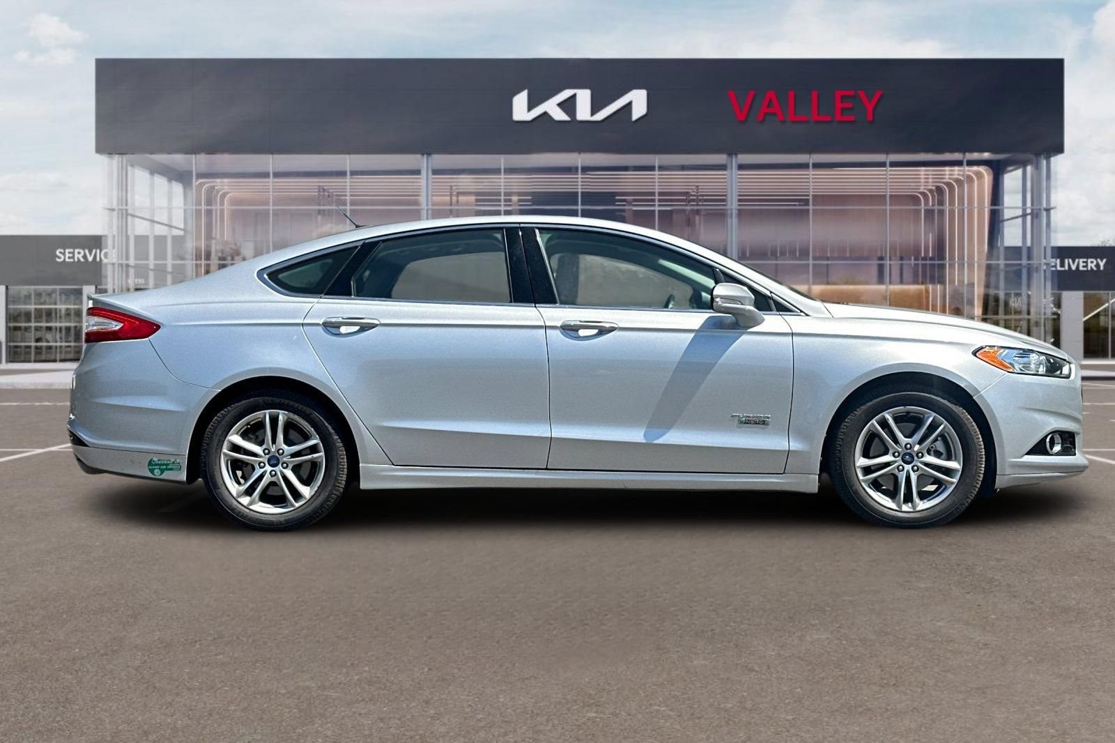Used 2016 Ford Fusion Energi Titanium w/ Driver Assist Package FWD image 3
