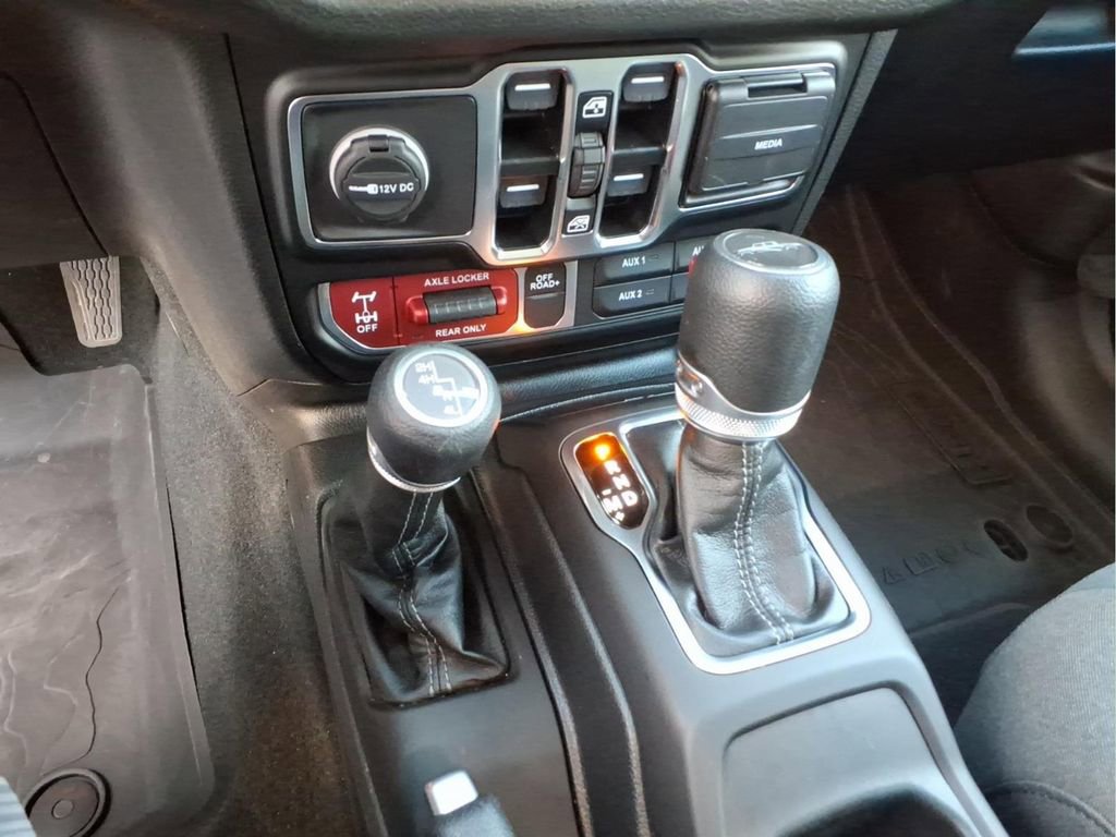 Used 2024 Jeep Gladiator Sport image 25