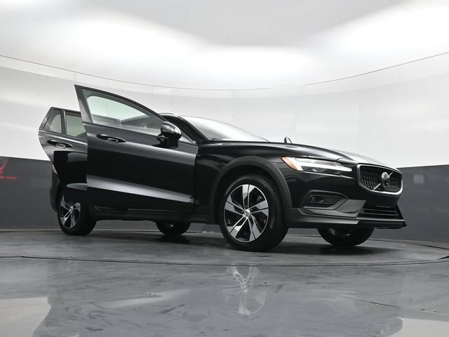 Used 2025 Volvo V60 B5 Cross Country Plus AWD/4WD image 43