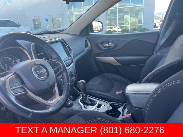 Used 2017 Jeep Cherokee Latitude w/ Cold Weather Group AWD/4WD image 11