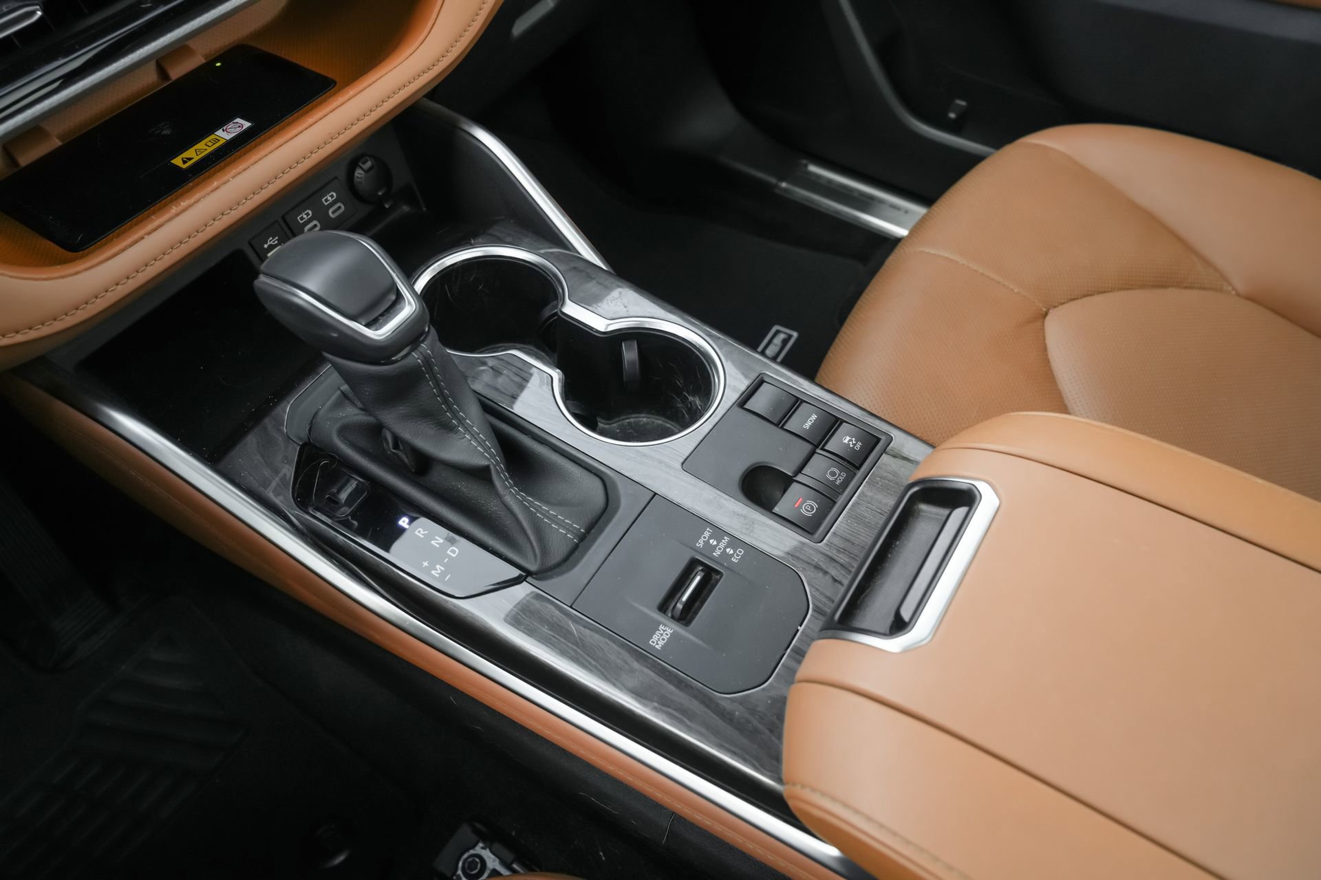 Used 2024 Toyota Highlander Platinum image 22