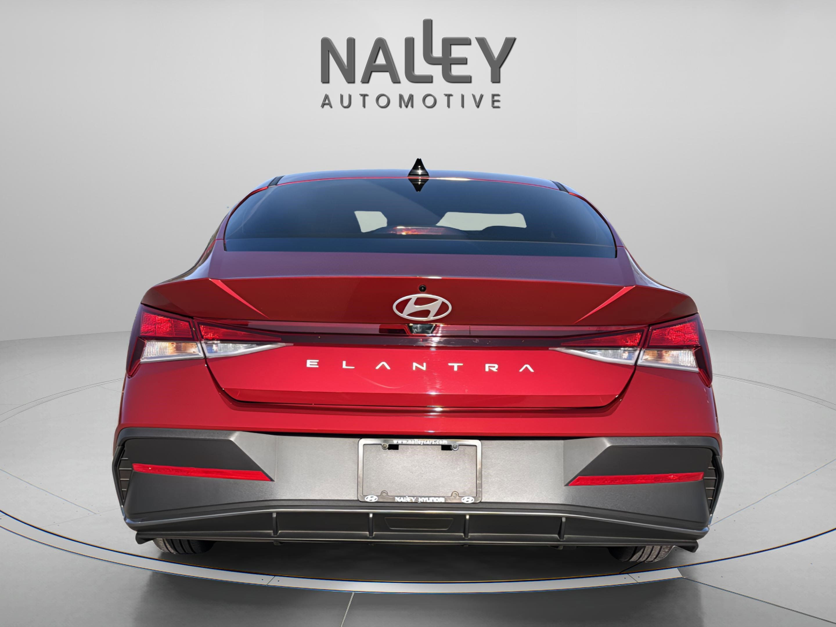 Used 2025 Hyundai Elantra SE image 4