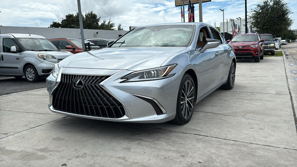 Used 2023 Lexus ES 300h w/ Premium Package FWD image 10