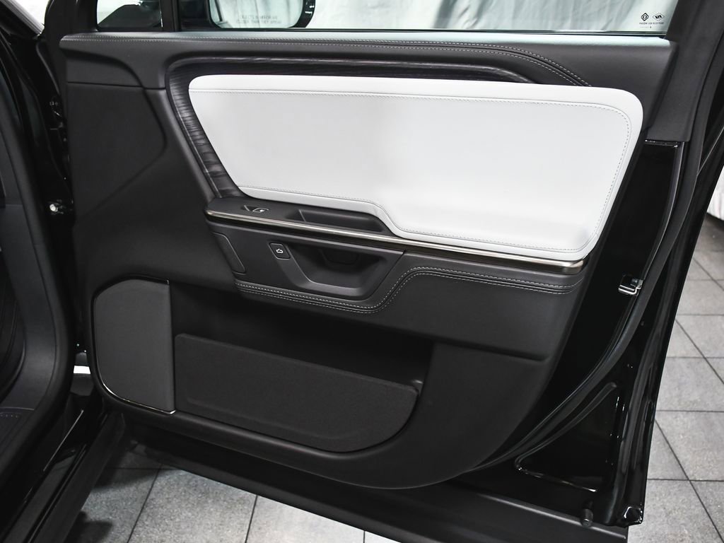 Used 2025 Rivian R1S Adventure image 18