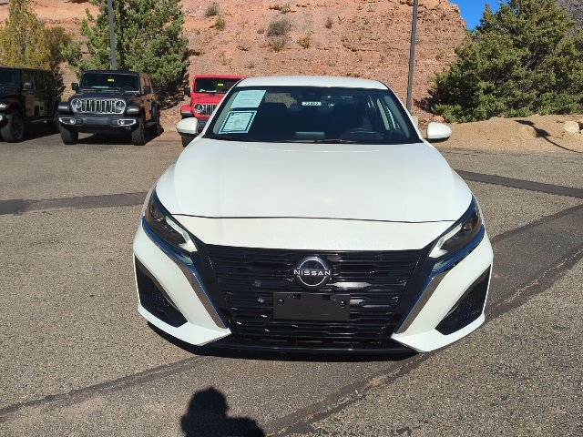 Used 2023 Nissan Altima 2.5 SV image 2