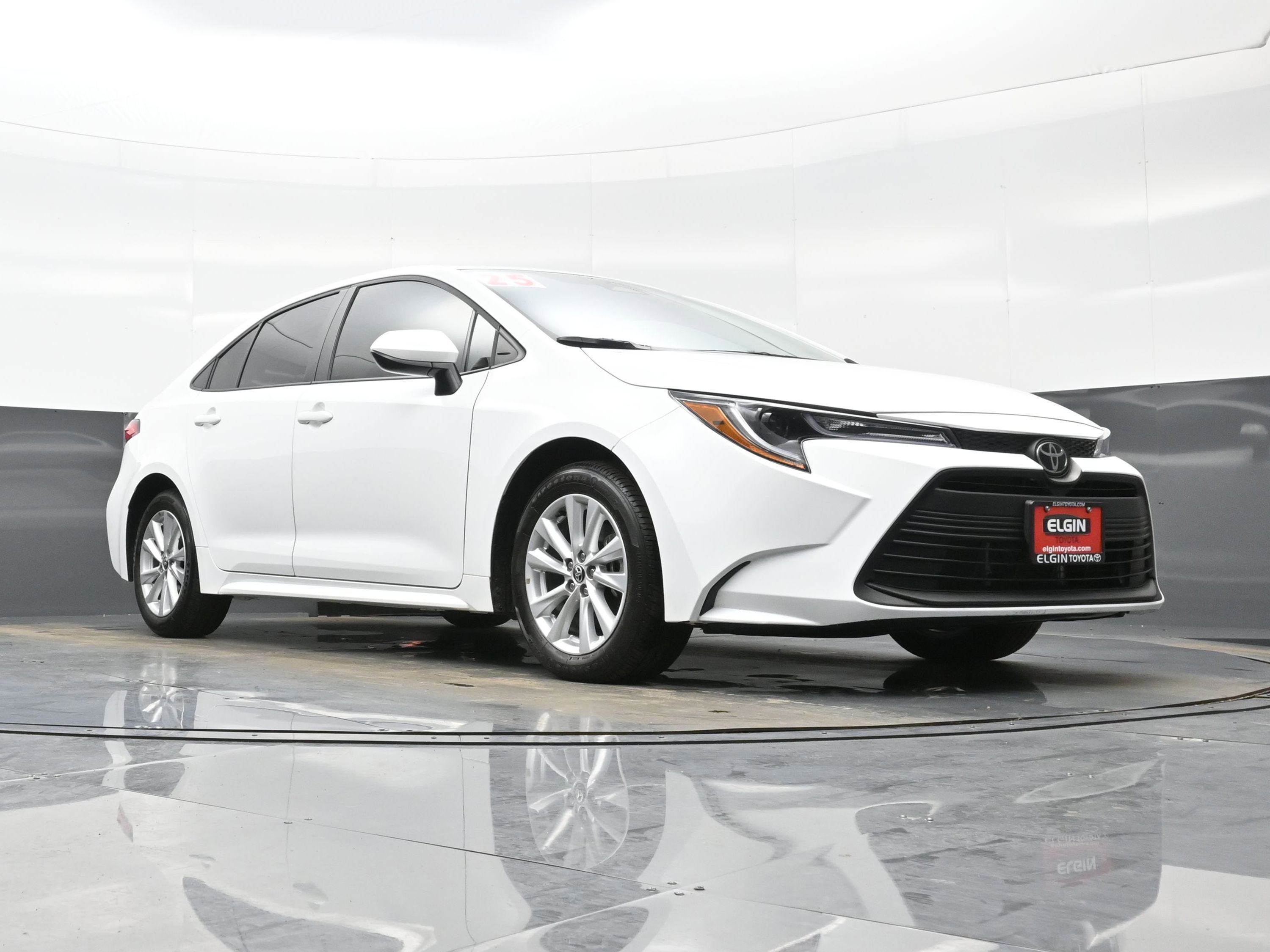 Used 2025 Toyota Corolla LE w/ LE Premium Package image 25