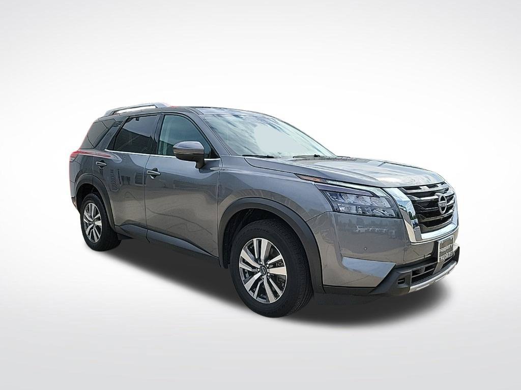 Used 2025 Nissan Pathfinder SL AWD/4WD image 6