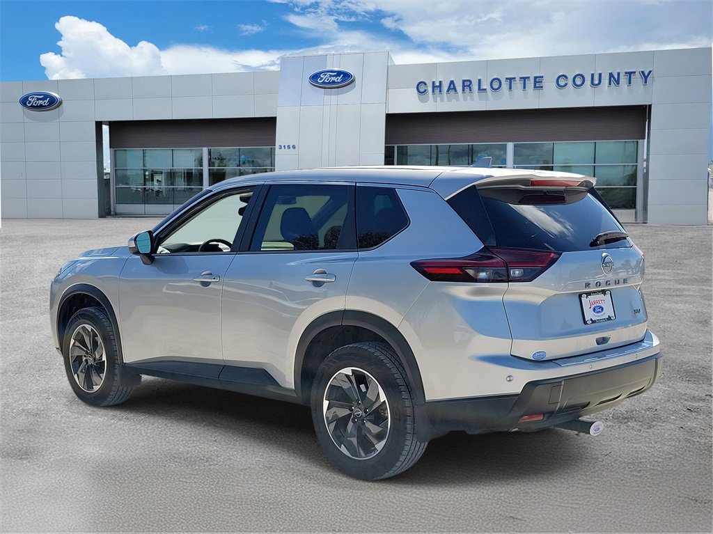 Used 2024 Nissan Rogue SV image 3