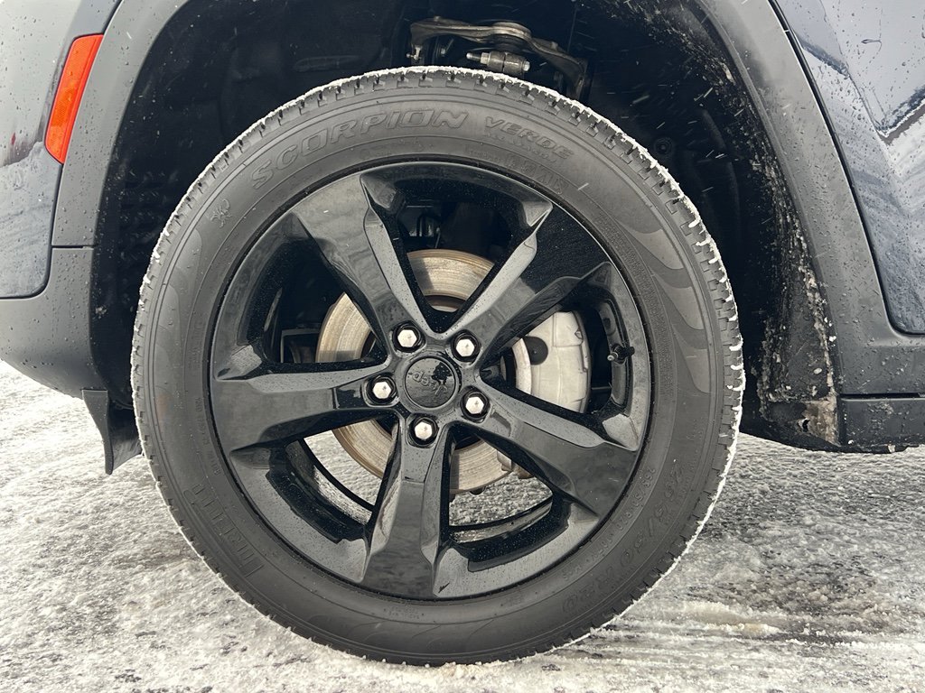 Used 2024 Jeep Grand Cherokee Limited w/ Black Appearance Package image 9