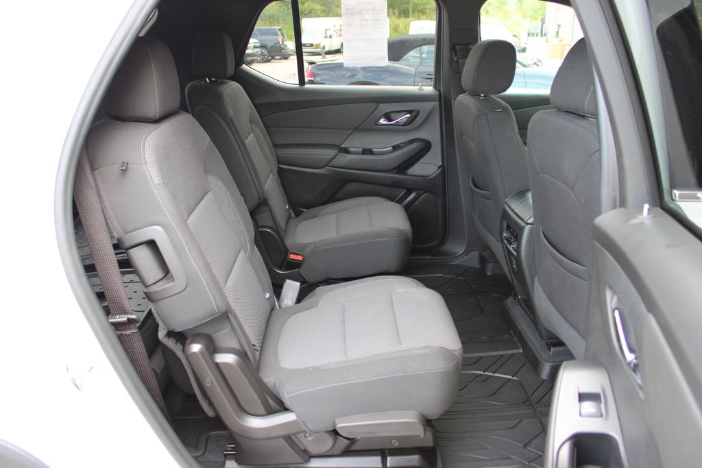 Used 2022 Chevrolet Traverse LT FWD image 46