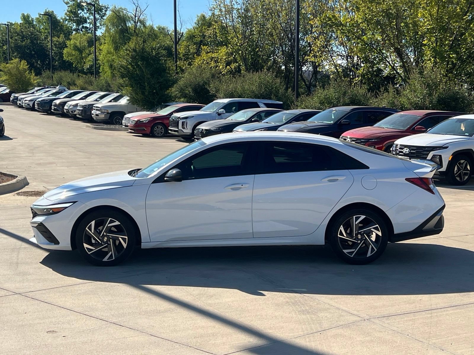 Certified 2025 Hyundai Elantra Sport FWD image 6