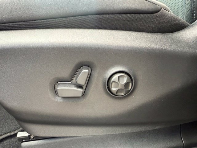 New 2027 Chrysler Pacifica Limited w/ Family Tech Group FWD image 37