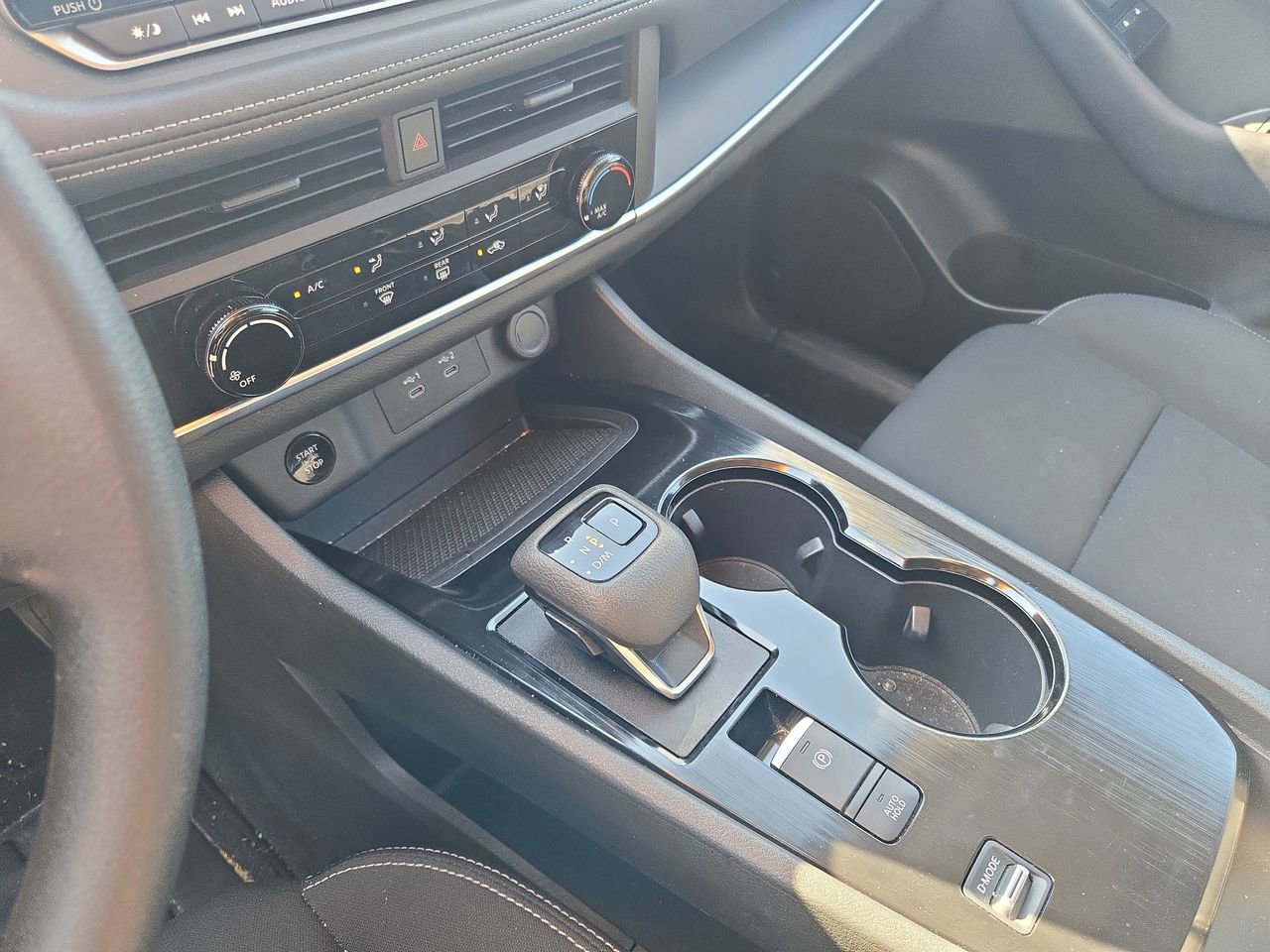 Used 2024 Nissan Rogue S image 15