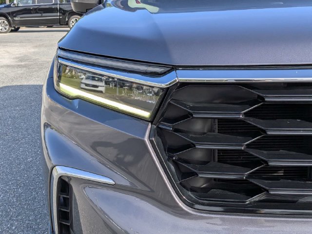 Used 2024 Honda Pilot Touring image 8
