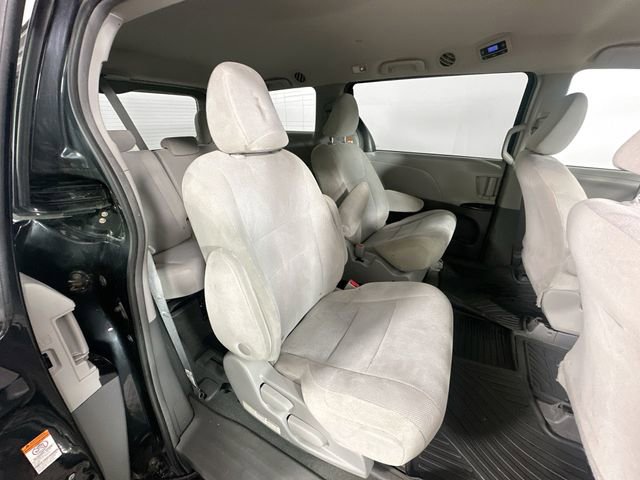 Used 2019 Toyota Sienna L image 26