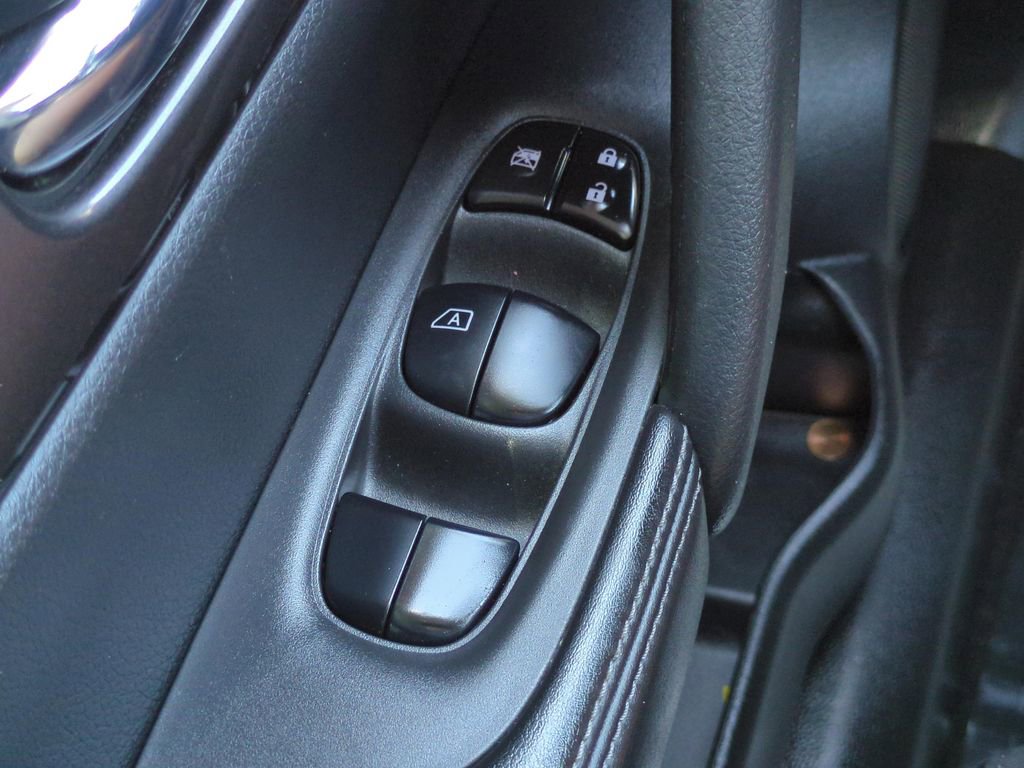 Certified 2020 Nissan Rogue SV w/ Premium Package FWD image 11