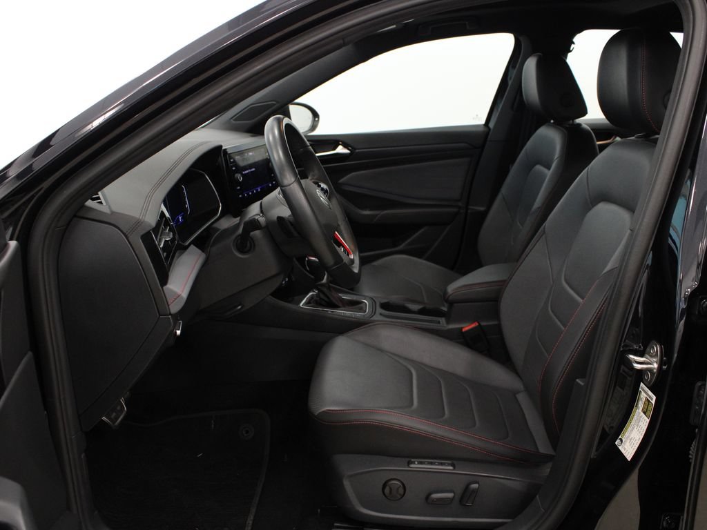 Used 2025 Volkswagen Jetta GLI Autobahn FWD image 11