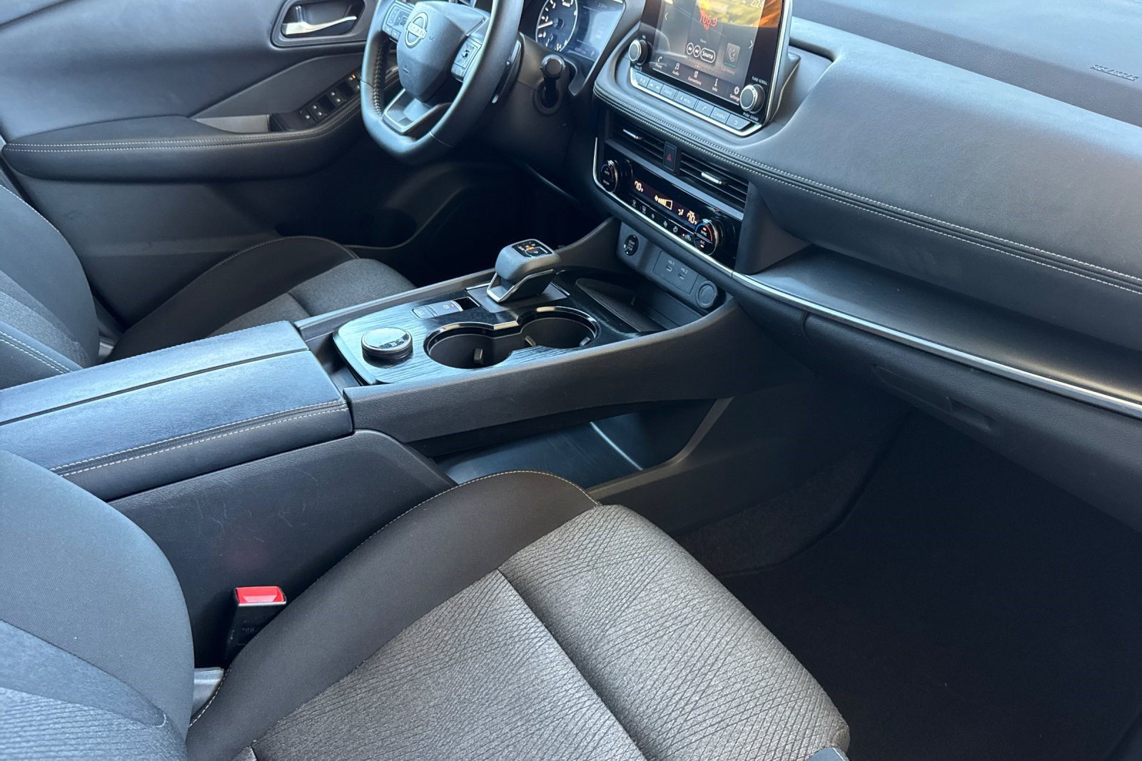 Used 2025 Nissan Rogue SV AWD/4WD image 33