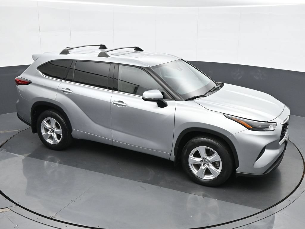 Used 2022 Toyota Highlander L AWD/4WD image 25