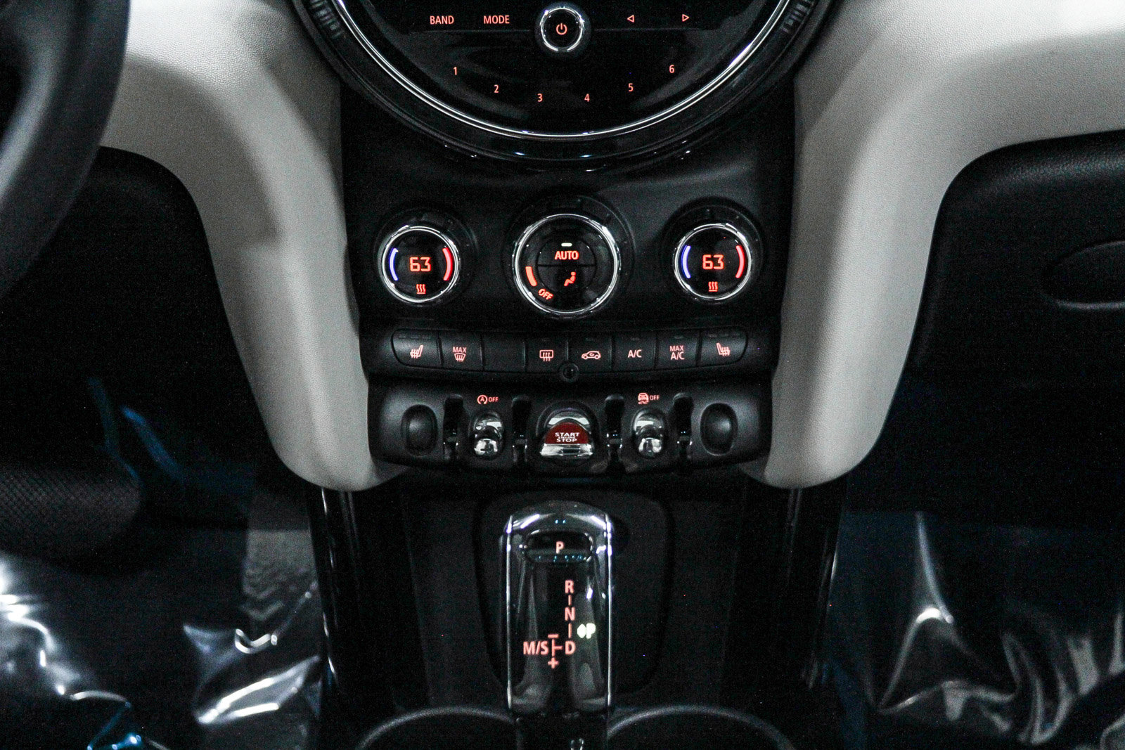 Certified 2023 MINI Cooper 4-Door Hardtop w/ Signature Upholstery Package FWD image 14