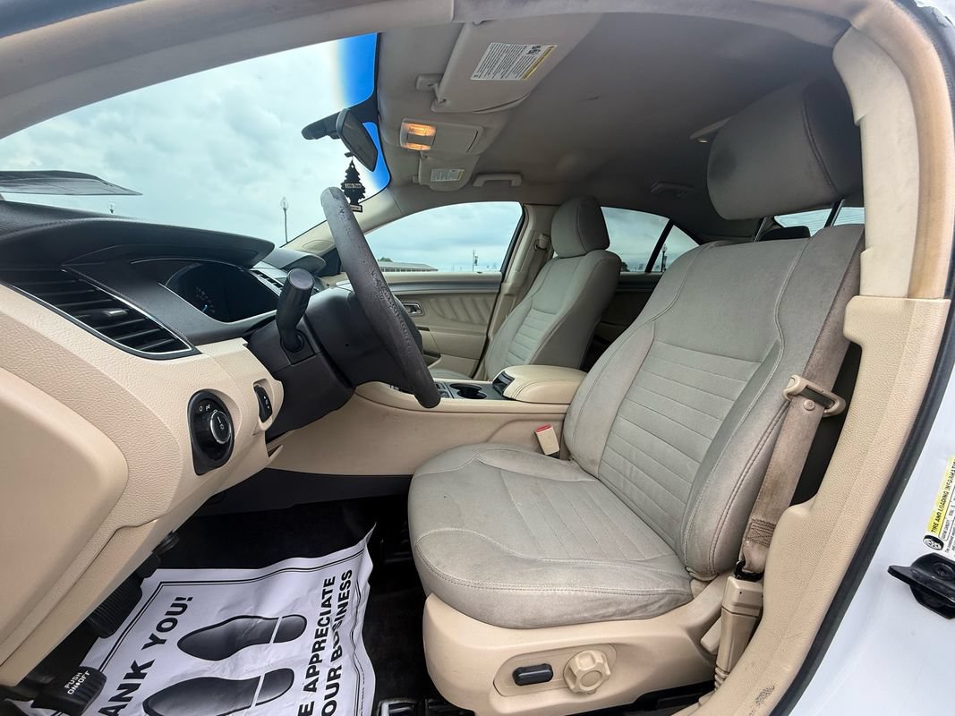 Used 2016 Ford Taurus SE FWD image 5