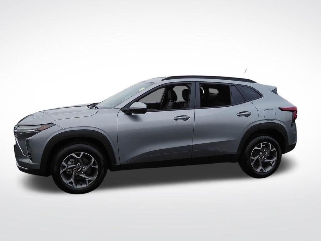 Certified 2025 Chevrolet Trax LT w/ LT Convenience Package image 4