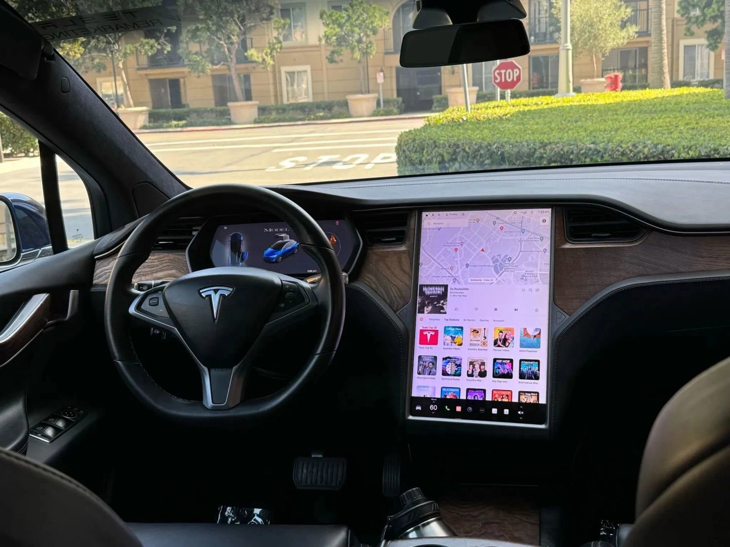 Used 2018 Tesla Model X 75D image 16