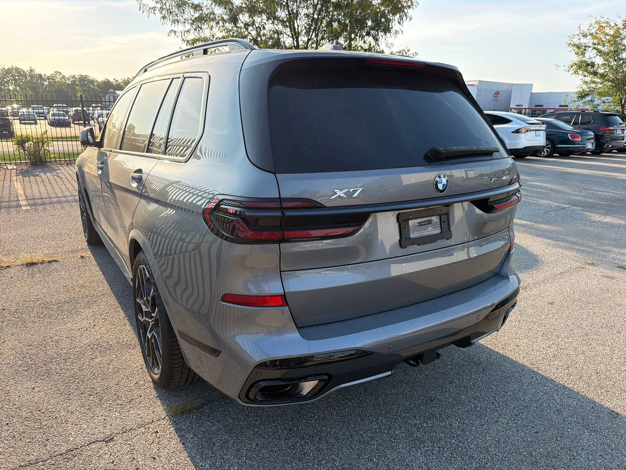 Used 2025 BMW X7 xDrive40i w/ M Sport Package AWD/4WD image 6