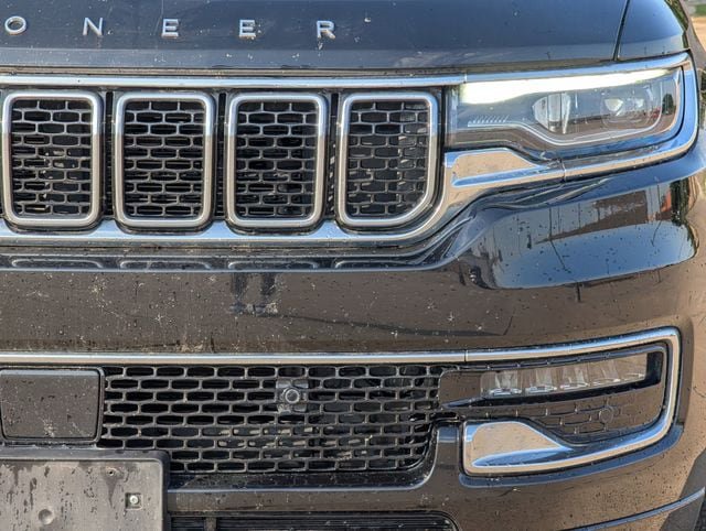 Used 2024 Jeep Wagoneer L Series II RWD image 9