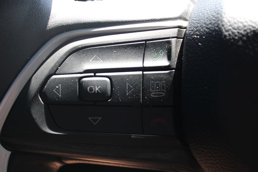 Used 2022 Jeep Grand Cherokee L Limited RWD image 41