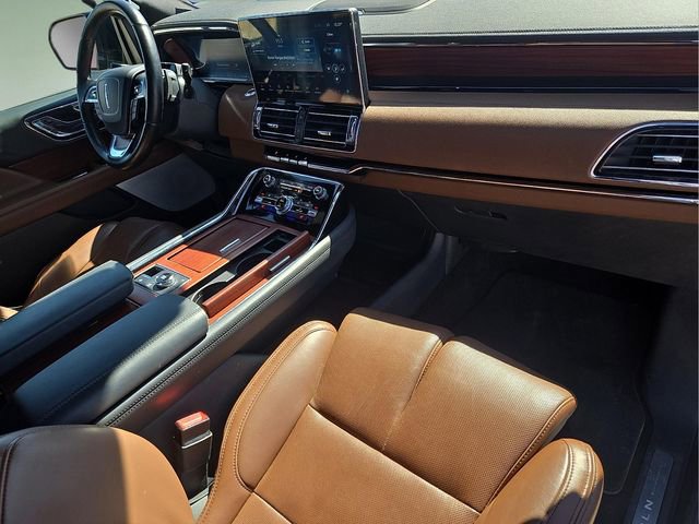 Used 2022 Lincoln Navigator Reserve image 12
