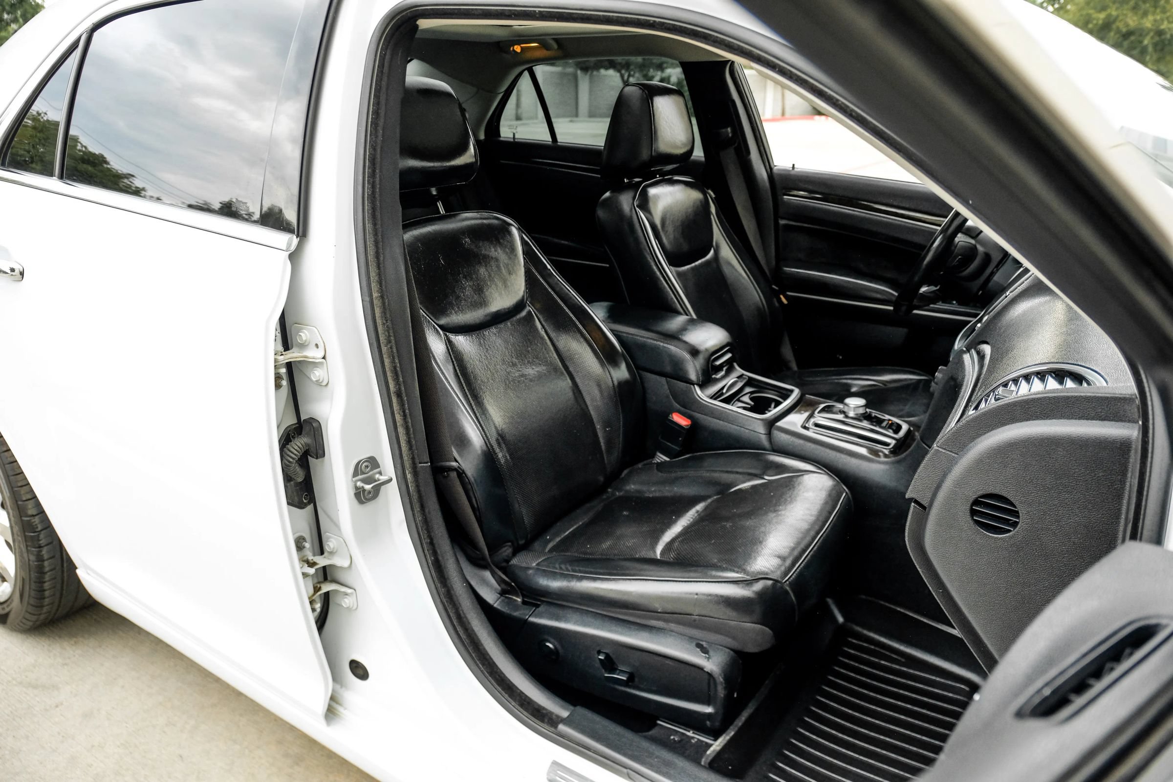 Used 2020 Chrysler 300 Limited RWD image 40