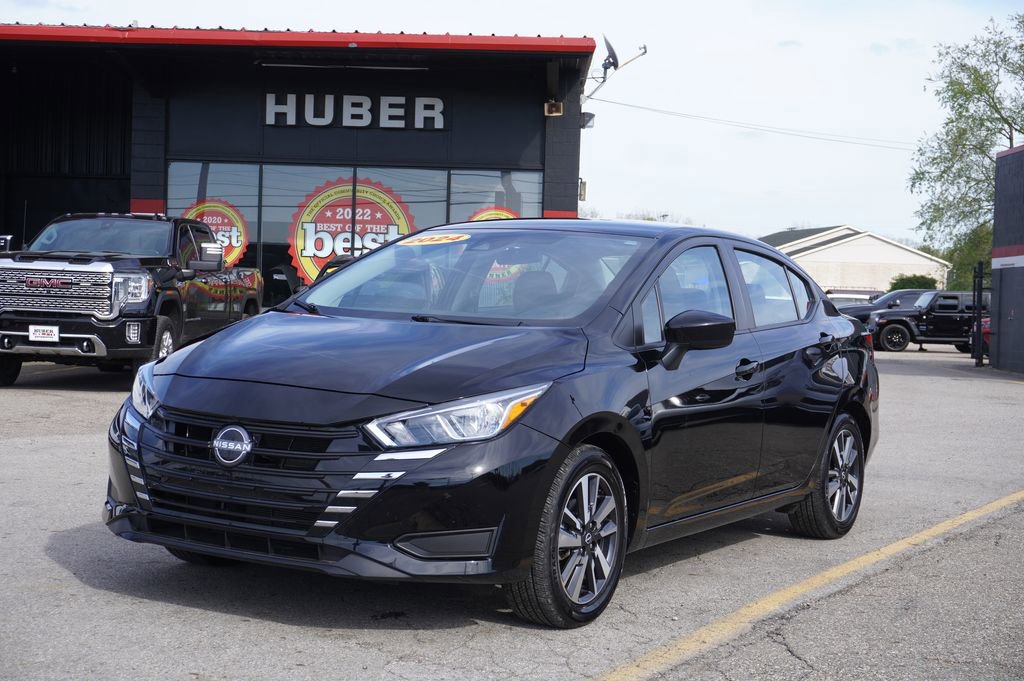 Used 2024 Nissan Versa SV image 3
