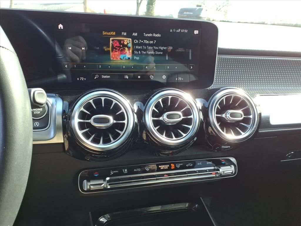 Used 2021 Mercedes-Benz GLB 250 4MATIC image 23